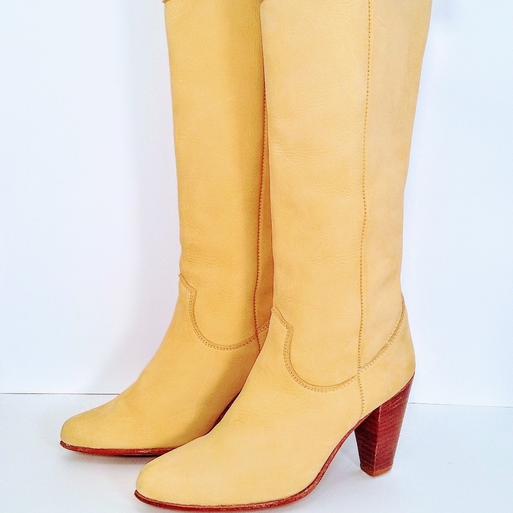 Gorgeous cream colored Zodiac boots!